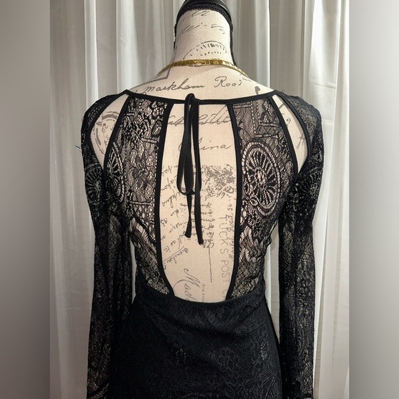 Lucca Couture Elegant Black Lace Dress - Picture 6 of 7